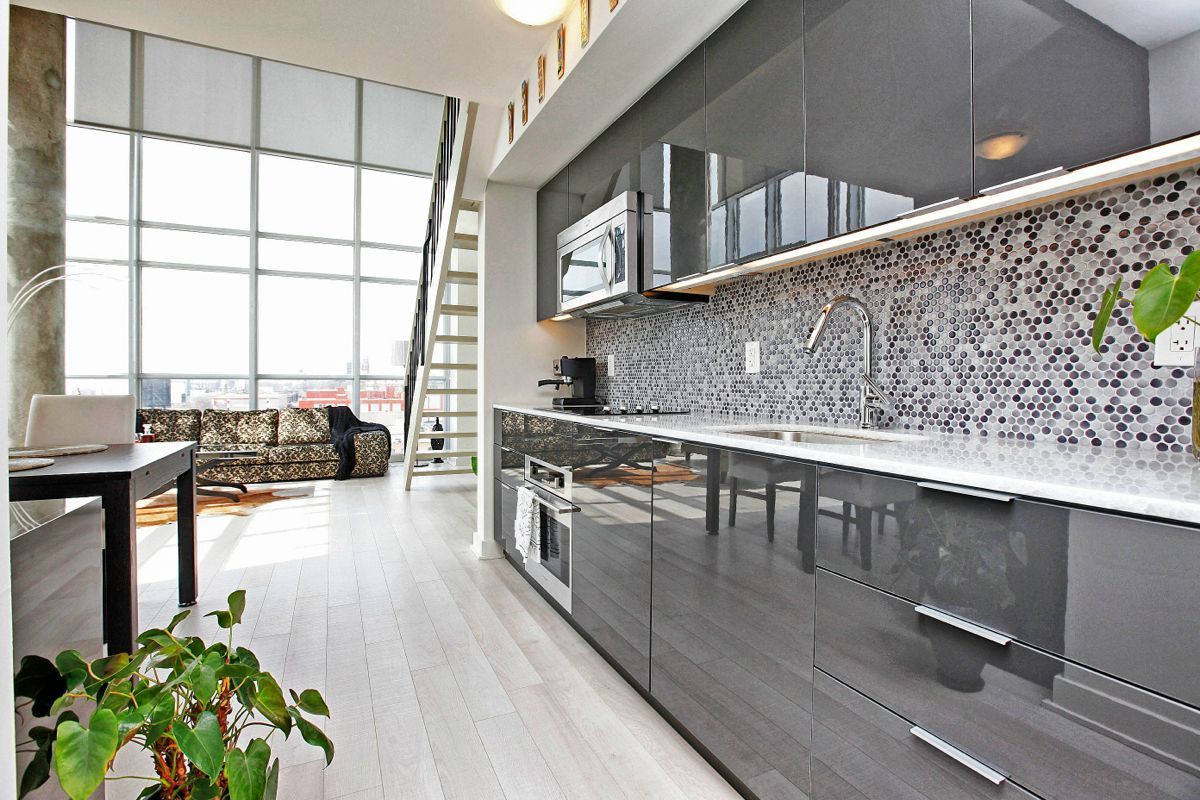 Gloss kitchen units